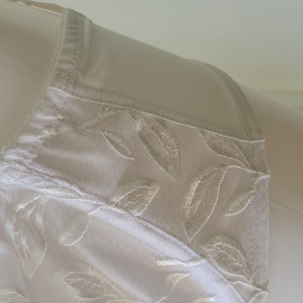 BALI Lace Desire Minimizer White Embroidered Underwire Bra 38Ddd - Picture 13 of 15